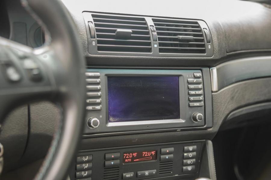 Детали интерьера BMW M5 (E39) 2003 года  (фото 33 из 148)